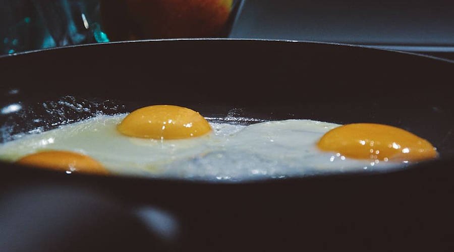Huevos fritos sarten