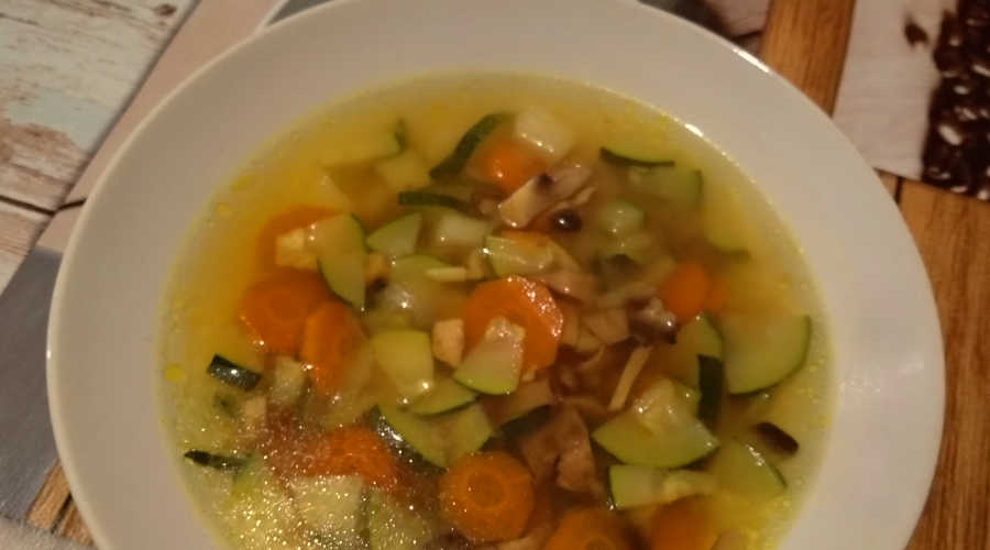 Sopa champinones verduras zanahoria calabacin