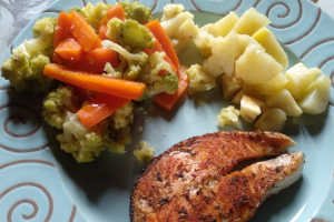 salmon-plancha-con-zanahoria-romanesco-patata.jpg