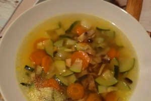 Sopa champinones verduras zanahoria calabacin